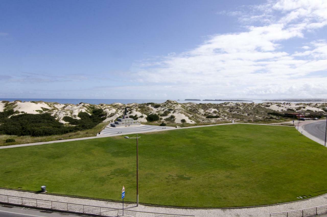 Baywatch Beach House Peniche Apartment ภายนอก รูปภาพ